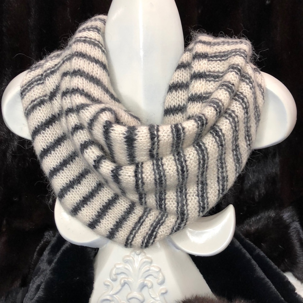 1937 MOHAIR AND WOOL INFINITY SCARF